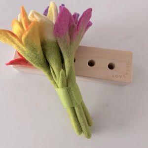 LOVEVERY Felt Flower Set from The Helper Playkit